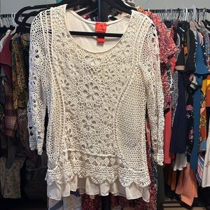 😍V Christina Cream Floral Crochet Blouse size small